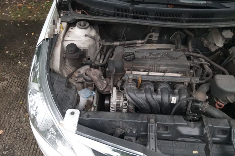 Used Hyundai Verna (older generation) 2010 Sedan 1.4L Automatic Comfort Model GS Engine Bay Right