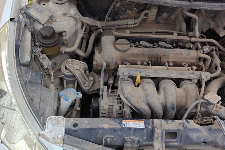 Used Hyundai Verna (older generation) 2010 Sedan 1.4L Manual Comfort GS Engine Bay Right