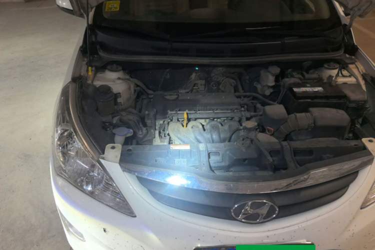 Used Hyundai Verna (older generation) 2010 Sedan 1.4L Automatic Comfort Model GS Engine Bay Right
