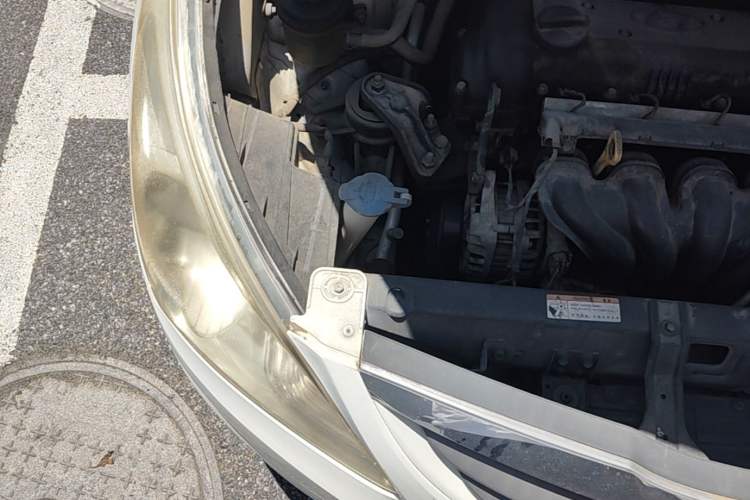 Used Hyundai Verna (older generation) 2010 Sedan 1.4L Automatic Fashionable GT Model Engine Bay Right