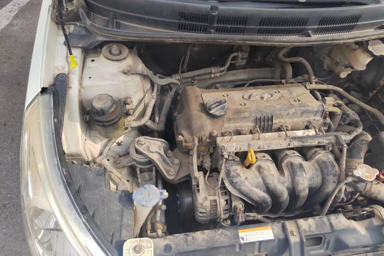 Used Hyundai Verna (older generation) 2010 Sedan 1.4L Automatic Fashionable GT Model Engine Bay Right