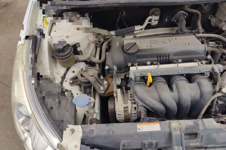 Used Hyundai Verna (older generation) 2010 Sedan 1.4L Automatic Comfort Model GS Engine Bay Right