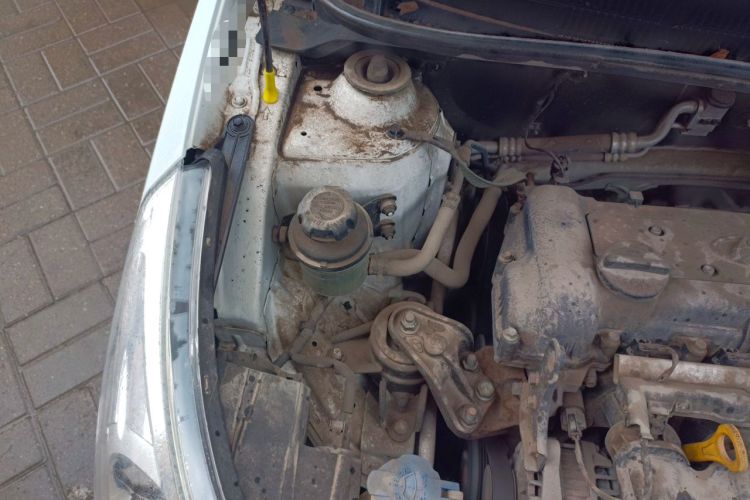 Used Hyundai Verna (older generation) 2010 Sedan 1.4L Automatic Fashionable GT Model Engine Bay Right