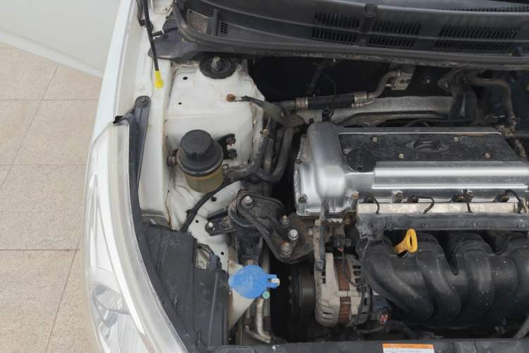 Used Hyundai Verna (older generation) 2010 Sedan 1.4L Automatic Comfort Model GS Engine Bay Right