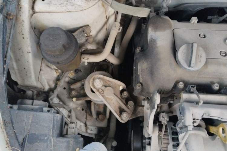 Used Hyundai Verna (older generation) 2010 Sedan 1.4L Manual Comfort GS Engine Bay Right