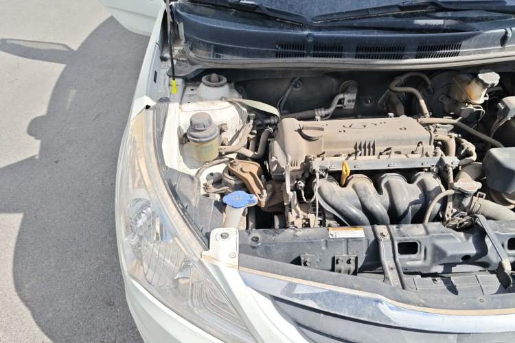 Used Hyundai Verna (older generation) 2010 Sedan 1.4L Manual Comfort GS Engine Bay Right