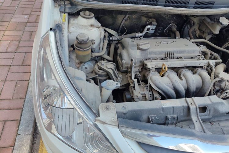 Used Hyundai Verna (older generation) 2010 Sedan 1.4L Automatic Fashionable GT Model Engine Bay Right