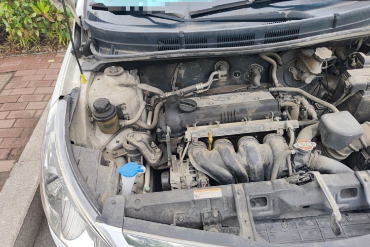 Used Hyundai Verna (older generation) 2010 Sedan 1.4L Manual Comfort GS Engine Bay Right