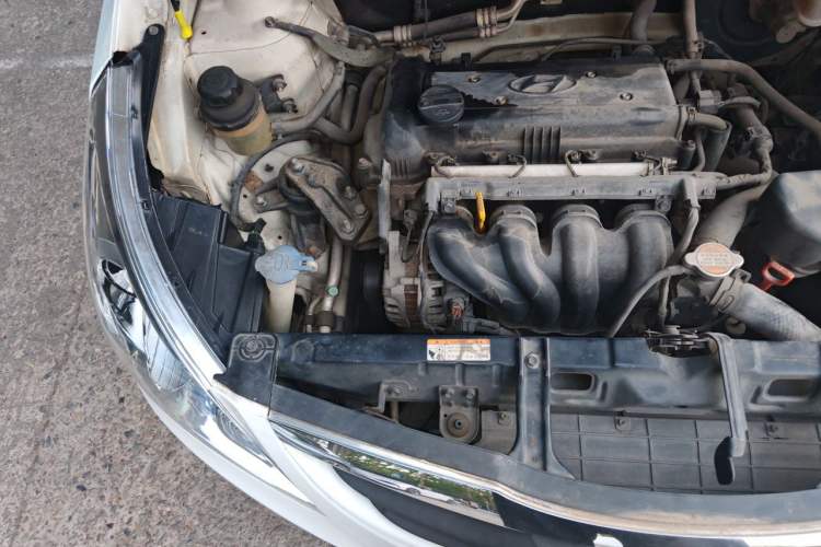 Used Hyundai Verna (older generation) 2010 Sedan 1.4L Automatic Fashionable GT Model Engine Bay Right