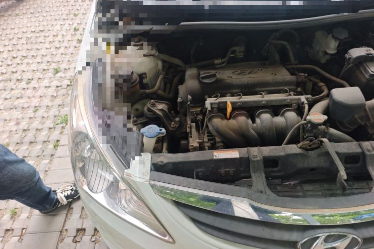 Used Hyundai Verna (older generation) 2010 Sedan 1.4L Manual Comfort GS Engine Bay Right