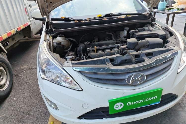 Used Hyundai Verna (older generation) 2010 Sedan 1.4L Manual Comfort GS Engine Bay Right