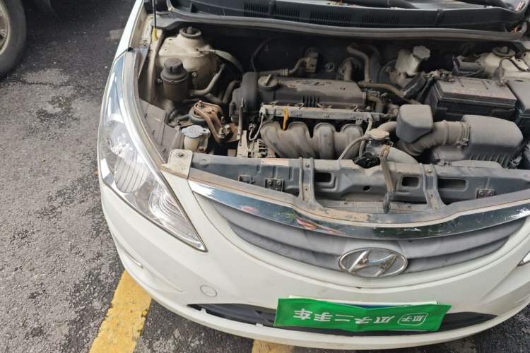 Used Hyundai Verna (older generation) 2010 Sedan 1.4L Manual Comfort GS Engine Bay Right