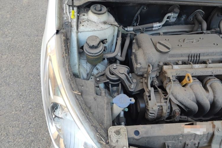 Used Hyundai Verna (older generation) 2010 Sedan 1.4L Automatic Comfort Model GS Engine Bay Right