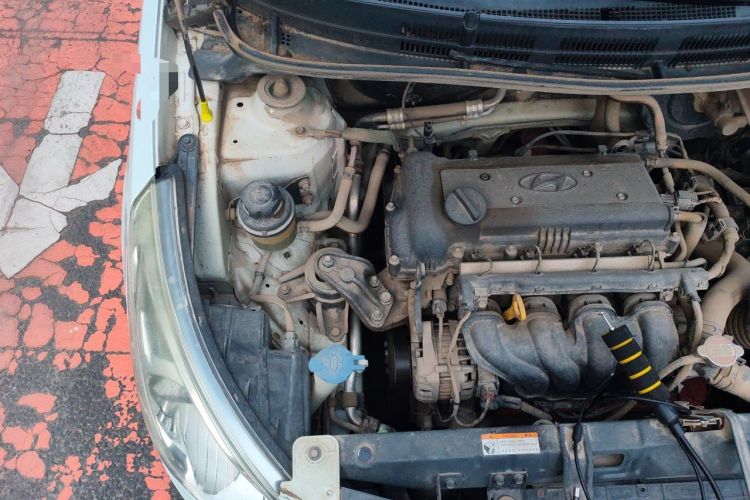 Used Hyundai Verna (older generation) 2010 Sedan 1.4L Manual Comfort GS Engine Bay Right