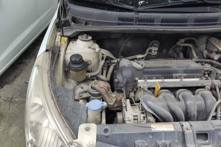 Used Hyundai Verna (older generation) 2010 Sedan 1.4L Manual Comfort GS Engine Bay Right