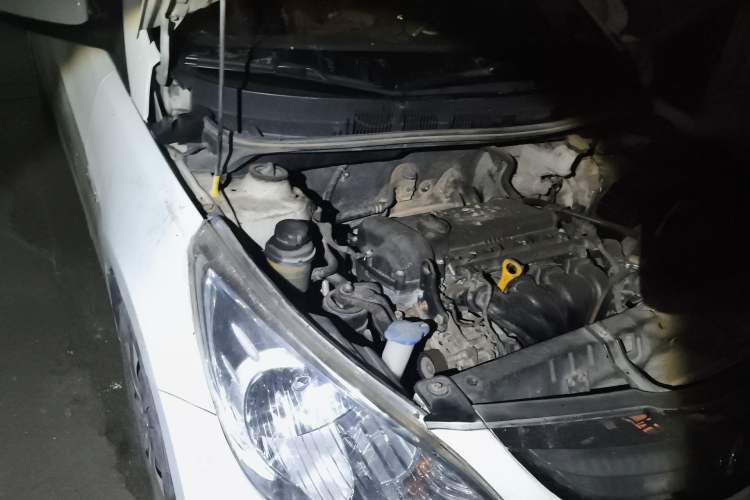 Used Hyundai Verna (older generation) 2010 Sedan 1.4L Manual Comfort GS Engine Bay Right