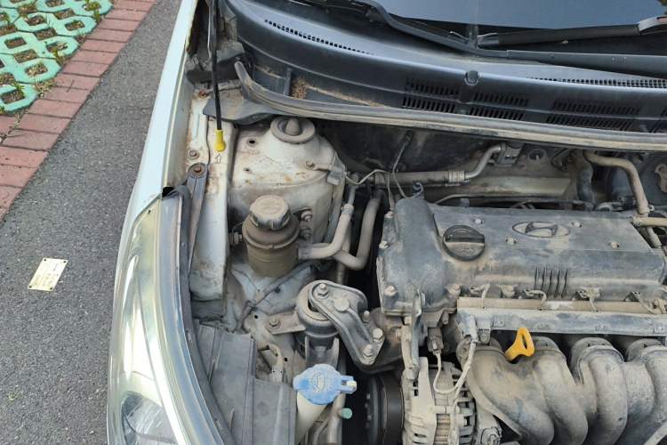 Used Hyundai Verna (older generation) 2010 Sedan 1.4L Manual Comfort GS Engine Bay Right