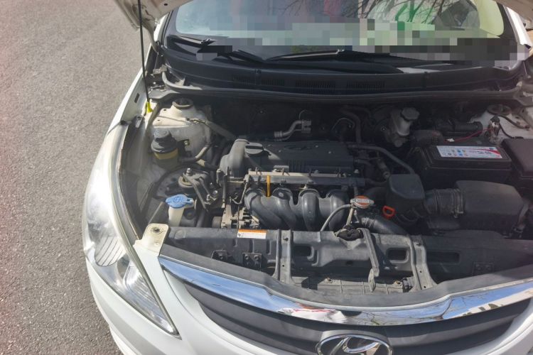 Used Hyundai Verna (older generation) 2010 Sedan 1.4L Automatic Fashionable GT Model Engine Bay Right