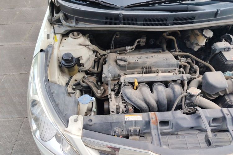 Used Hyundai Verna (older generation) 2010 Sedan 1.4L Manual Comfort GS Engine Bay Right