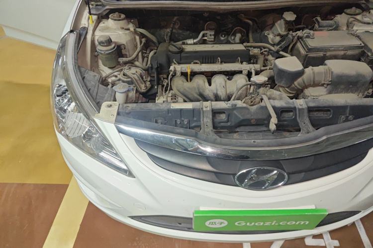 Used Hyundai Verna (older generation) 2010 Sedan 1.4L Manual Comfort GS Engine Bay Right