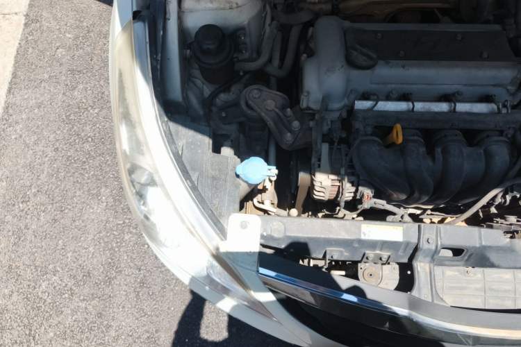 Used Hyundai Verna (older generation) 2010 Sedan 1.4L Automatic Comfort Model GS Engine Bay Right