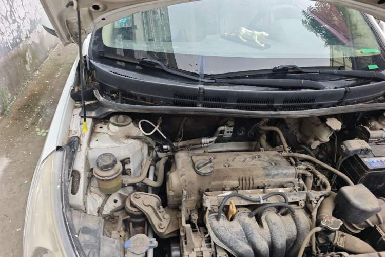 Used Hyundai Verna (older generation) 2010 Sedan 1.4L Manual Comfort GS Engine Bay Right