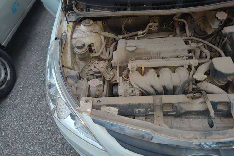 Used Hyundai Verna (older generation) 2010 Sedan 1.4L Manual Comfort GS Engine Bay Right