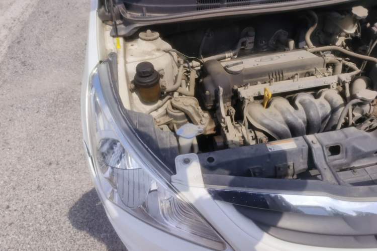 Used Hyundai Verna (older generation) 2010 Sedan 1.4L Manual Comfort GS Engine Bay Right