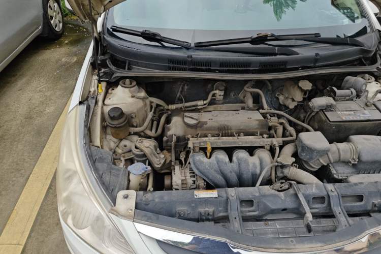 Used Hyundai Verna (older generation) 2010 Sedan 1.4L Manual Comfort GS Engine Bay Right