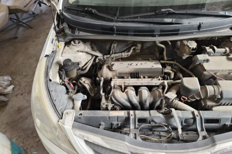 Used Hyundai Verna (older generation) 2010 Sedan 1.4L Automatic Comfort Model GS Engine Bay Right