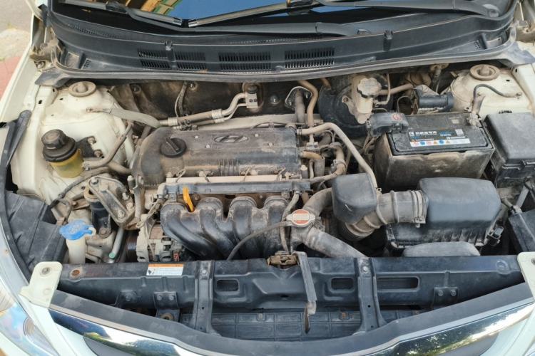 Used Hyundai Verna (older generation) 2010 Sedan 1.4L Manual Comfort GS Engine Bay