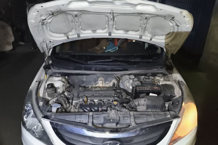 Used Hyundai Verna (older generation) 2010 Sedan 1.4L Manual Comfort GS Engine Bay