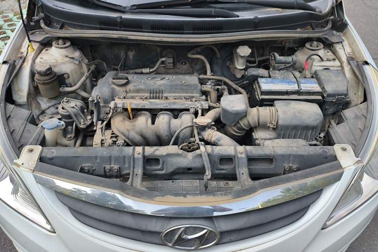 Used Hyundai Verna (older generation) 2010 Sedan 1.4L Manual Comfort GS Engine Bay