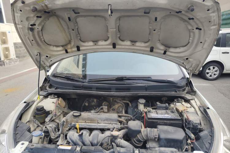 Used Hyundai Verna (older generation) 2010 Sedan 1.4L Manual Standard GL Model Engine Bay