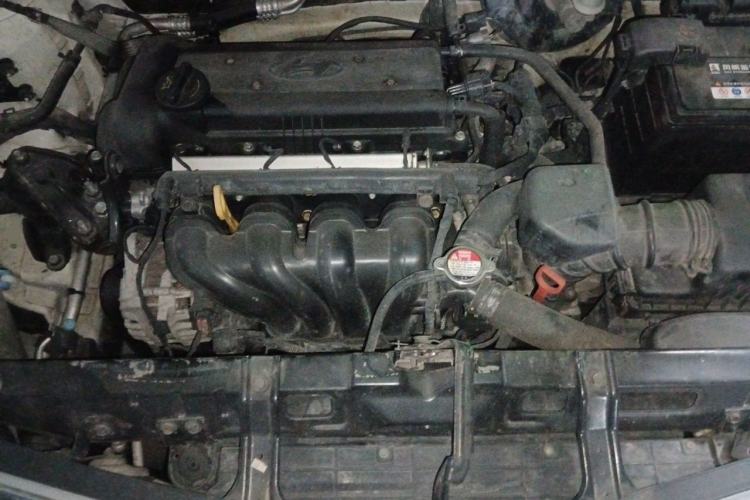 Used Hyundai Verna (older generation) 2010 Sedan 1.4L Automatic Comfort Model GS Engine Bay