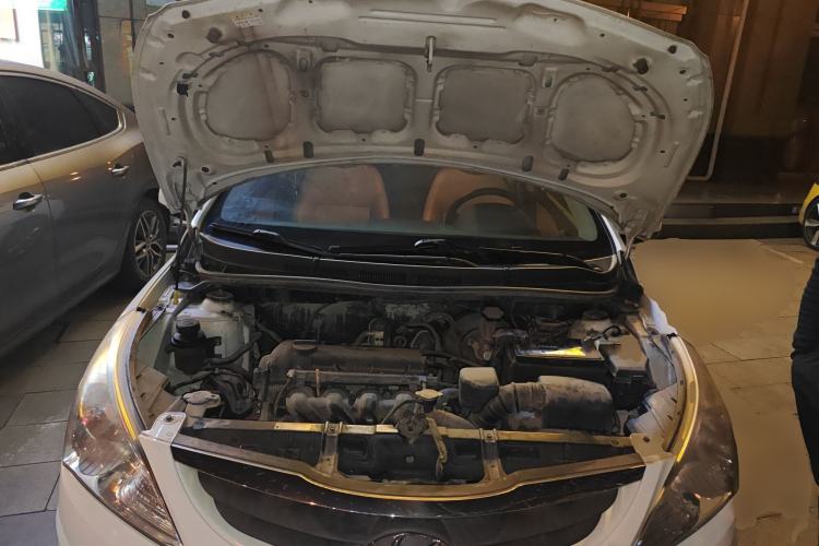Used Hyundai Verna (older generation) 2010 Sedan 1.4L Manual Comfort GS Engine Bay