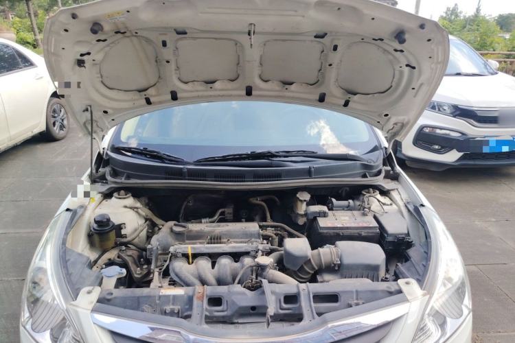 Used Hyundai Verna (older generation) 2010 Sedan 1.4L Manual Comfort GS Engine Bay
