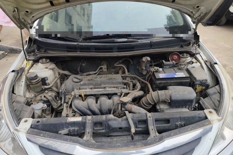 Used Hyundai Verna (older generation) 2010 Sedan 1.4L Manual Standard GL Model Engine Bay