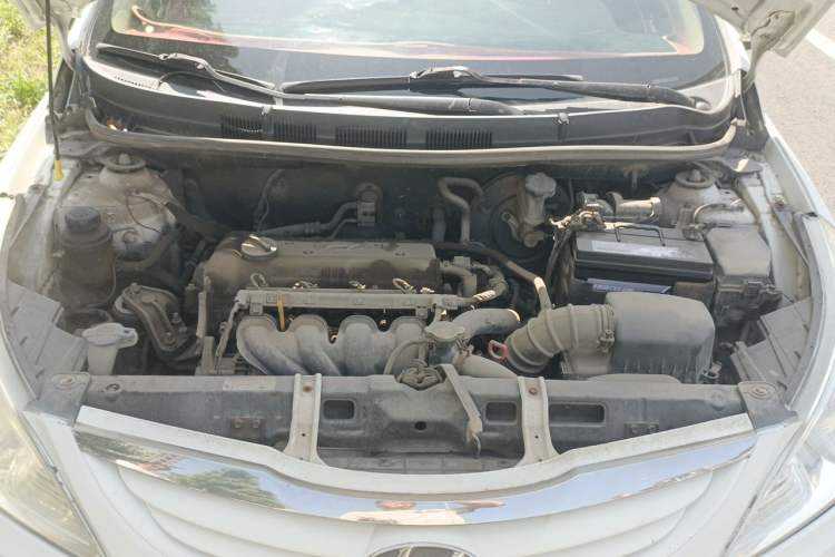 Used Hyundai Verna (older generation) 2010 Sedan 1.4L Automatic Comfort Model GS Engine Bay