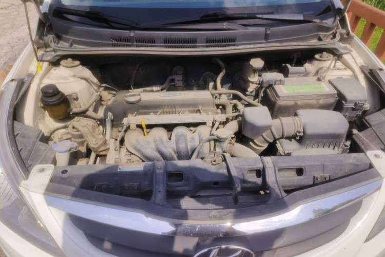 Used Hyundai Verna (older generation) 2010 Sedan 1.4L Manual Comfort GS Engine Bay