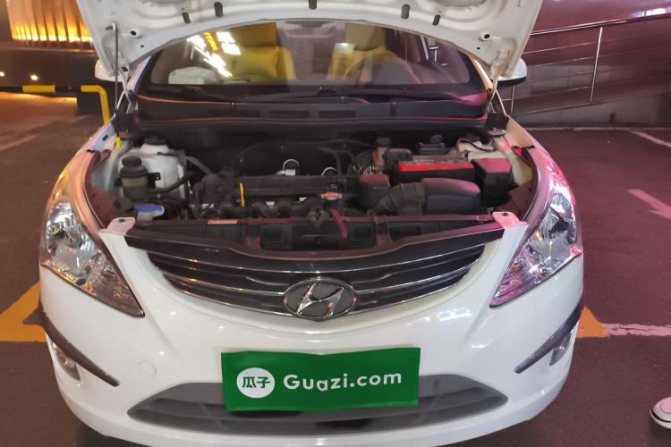 Used Hyundai Verna (older generation) 2010 Sedan 1.4L Manual Comfort GS Engine Bay