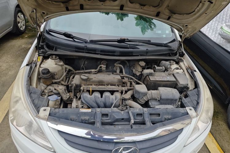Used Hyundai Verna (older generation) 2010 Sedan 1.4L Manual Comfort GS Engine Bay