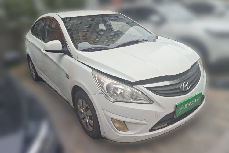Used Hyundai Verna (older generation) 2010 Sedan 1.4L Manual Comfort GS Front Right 45 Deg