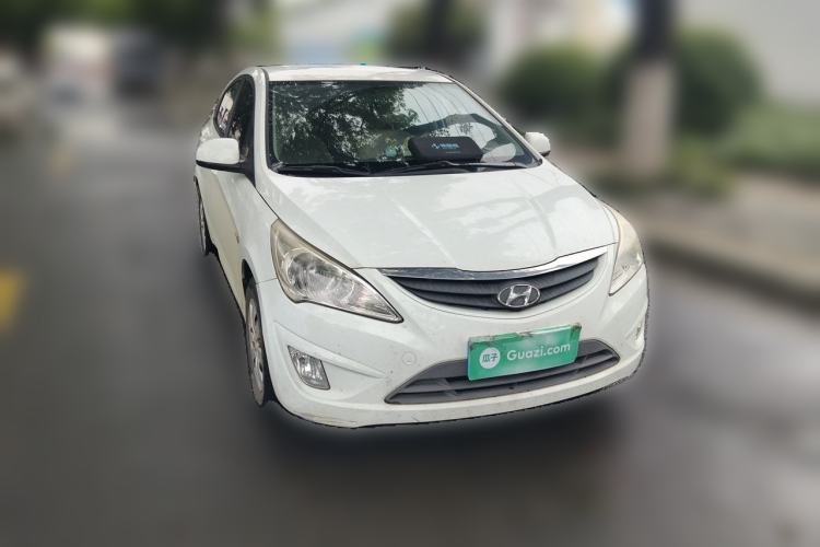 Used Hyundai Verna (older generation) 2010 Sedan 1.4L Manual Comfort GS Front Right 45 Deg