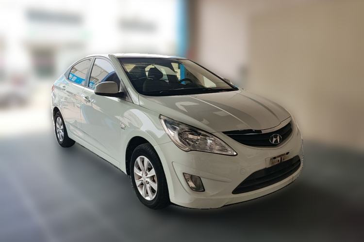 Used Hyundai Verna (older generation) 2010 Sedan 1.4L Manual Comfort GS Front Right 45 Deg