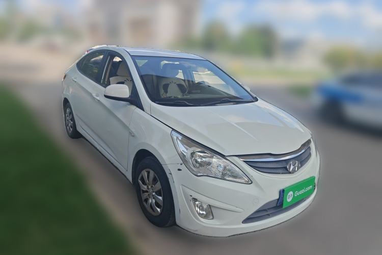 Used Hyundai Verna (older generation) 2010 Sedan 1.4L Manual BLUE Model Front Right 45 Deg