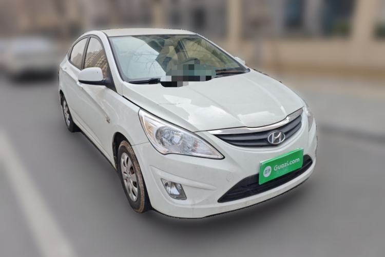 Used Hyundai Verna (older generation) 2010 Sedan 1.4L Manual Comfort GS Front Right 45 Deg