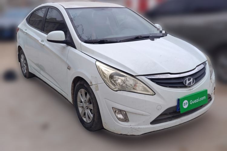 Used Hyundai Verna (older generation) 2010 Sedan 1.4L Manual Comfort GS Front Right 45 Deg