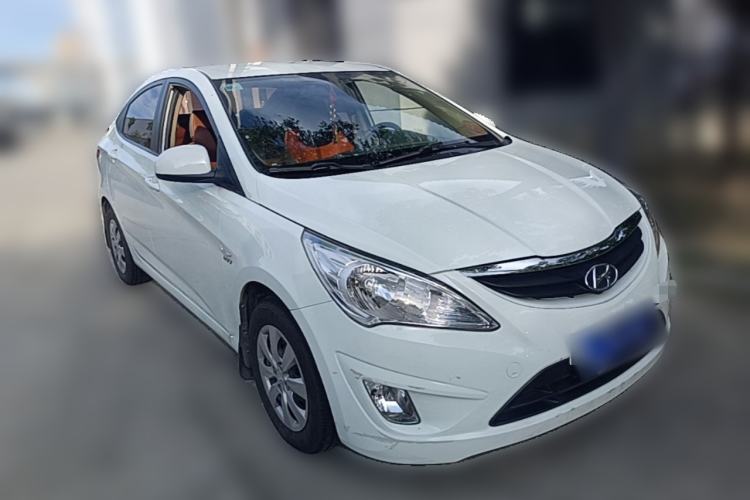 Used Hyundai Verna (older generation) 2010 Sedan 1.4L Automatic Comfort Model GS Front Right 45 Deg