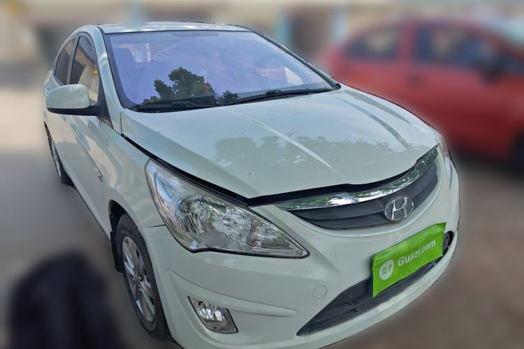 Used Hyundai Verna (older generation) 2010 Sedan 1.4L Manual Comfort GS Front Right 45 Deg